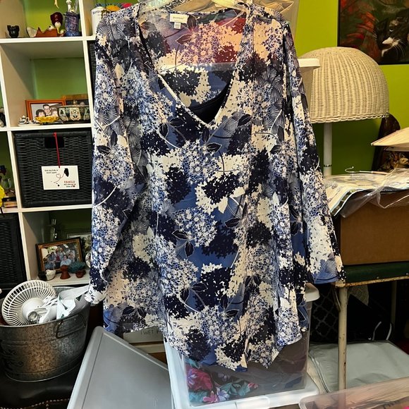 Avenue 26/28 Blue and White Floral Blouse with Dark Blue Tank - Picture 2 of 8